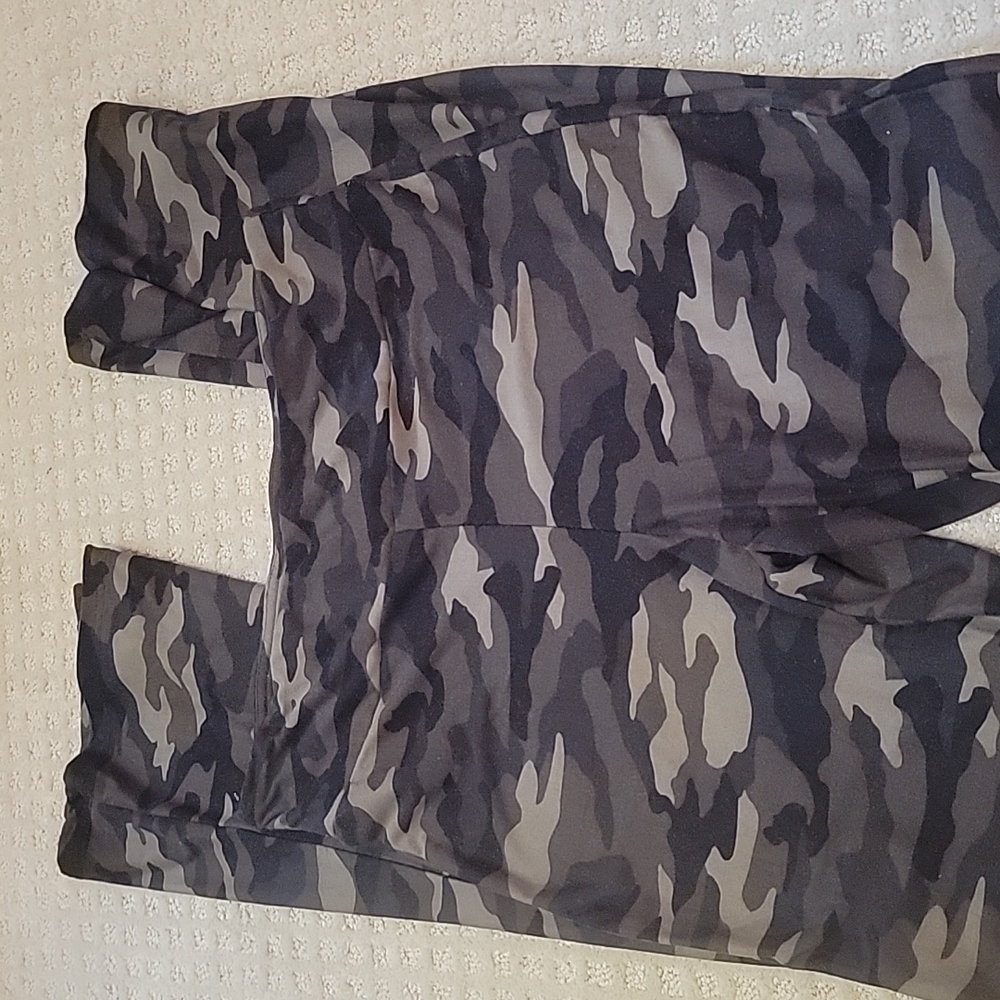 Camo no boundaries yoga pants